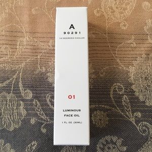 10 Degrees Cooler Luminous Face Oil 01